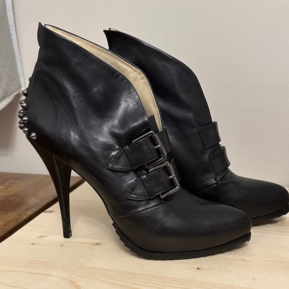 Alexander McQueen Black Heeled Boots with Studs worn once - Picture 4 of 5